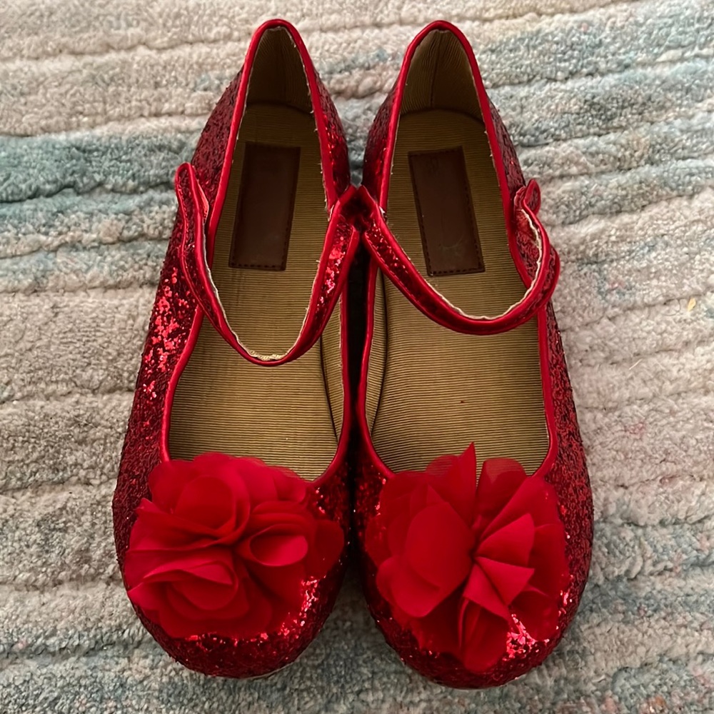 Cute Joyfolie shoes.  Size 2